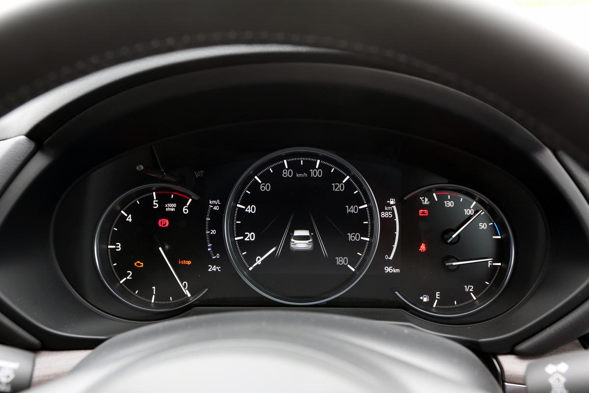 情報が多すぎてわからない 今どきのクルマのメーターの使い方とは Web Cartop 自動車情報サイト 新車 中古車 Carview