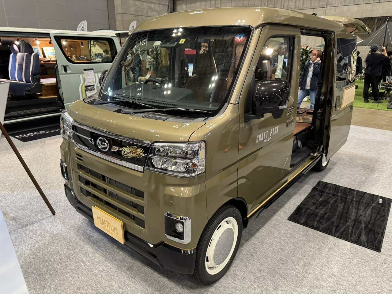 車内キャンプができちゃうね！　ダイハツ アトレーがベースの軽キャンパー