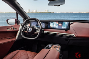 BMWの新「iDrive」が世界初公開！ 激進化した第8世代は曲面ディスプレイ採用