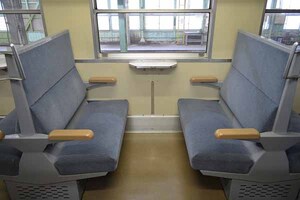 「ボックス席」もう風前の灯火!?  そもそもなぜロングシートと混在していたのか？ JR普通列車では“昔の構造”に