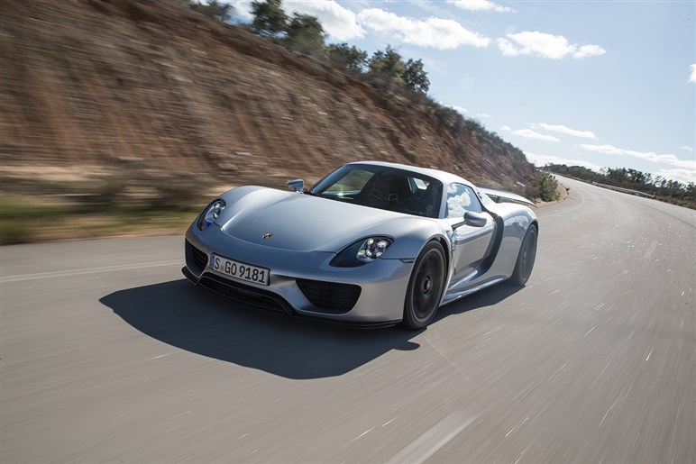【まもなく発表】ポルシェ「963」の“公道仕様”登場。公式ティザー動画公開、今年のル・マンでお披露目か