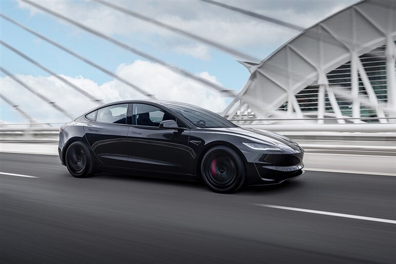 最終値下【新品・未使用】テスラ　デキャンタ Amazon.co.jp: Tesla テキーラ デキャンタ ボトル&スタンド 限定