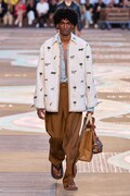 ルイ・ヴィトンのファレル、インドに着想を得たコレクションでネオ・ダンディの新たな高みに到達【2026年春夏コレクション】