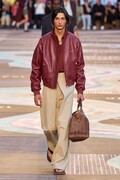ルイ・ヴィトンのファレル、インドに着想を得たコレクションでネオ・ダンディの新たな高みに到達【2026年春夏コレクション】
