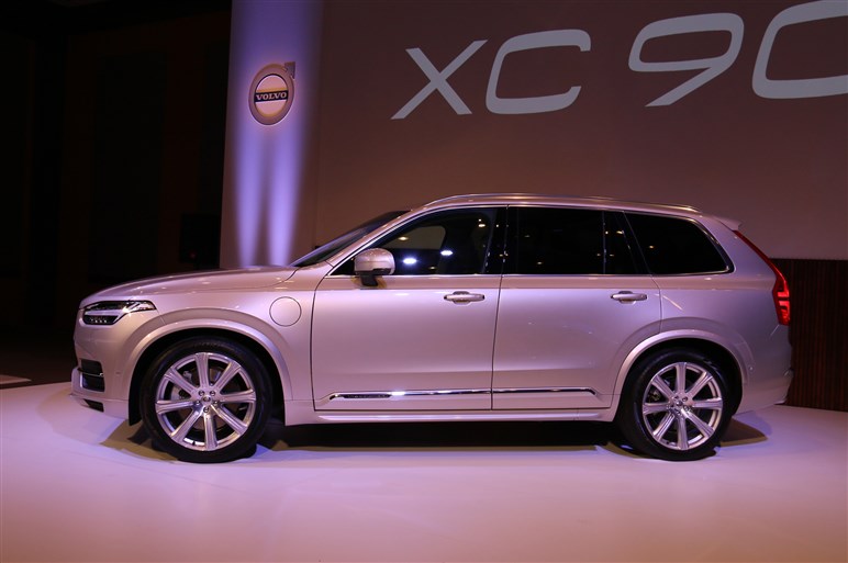 ボルボ、7人乗りSUVの新型XC90を発表。新プラットフォーム採用第1弾