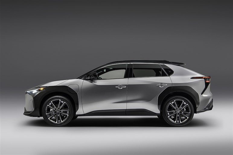 【日本もなんとかなれ】トヨタのBEV「bZ4X」がノルウェーで最も売れたクルマとなった“なるほど”な理由