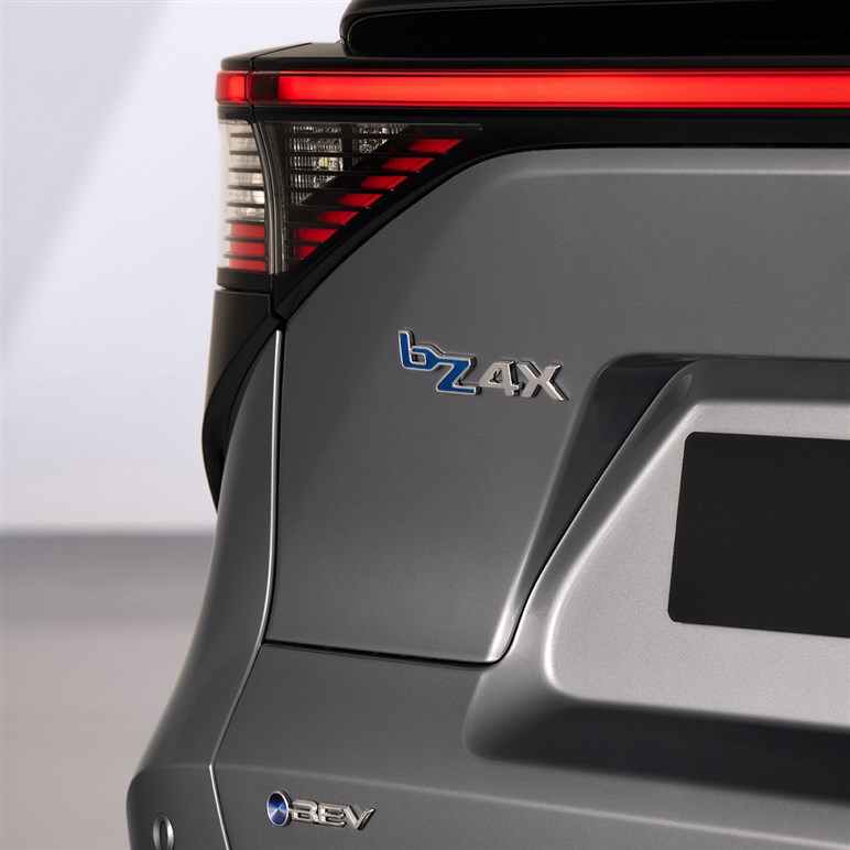 【日本もなんとかなれ】トヨタのBEV「bZ4X」がノルウェーで最も売れたクルマとなった“なるほど”な理由