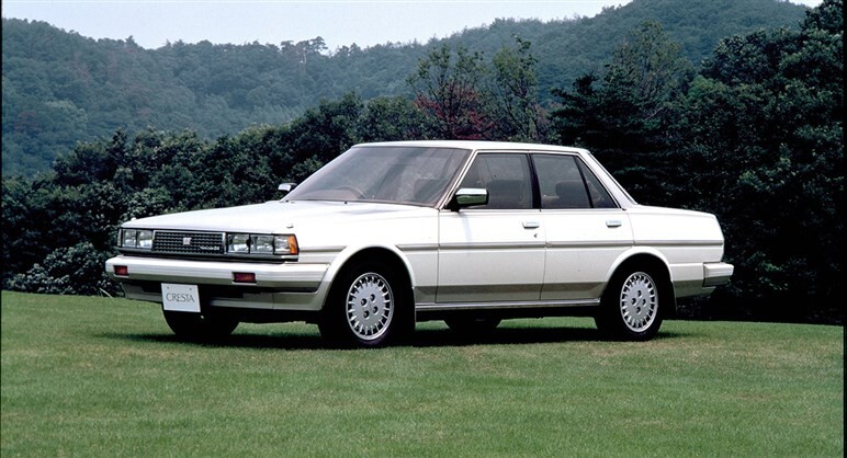 「アルファード」で完成した“日本的高級車”の原点のような存在。名車「マークII」はどんなクルマ？