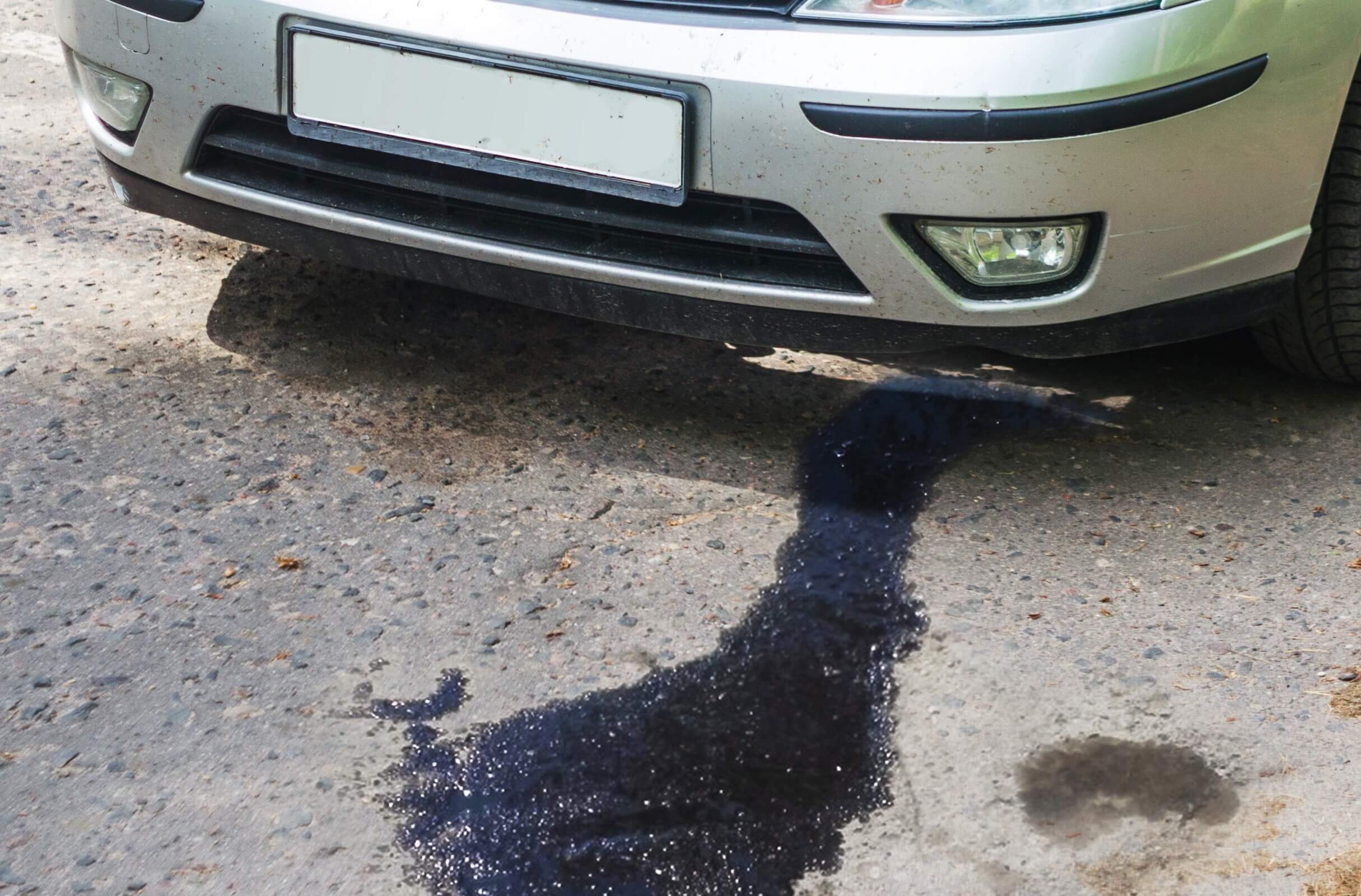 駐車したクルマの下から液体が クルマトラブル一発解消 これってどこが壊れたの ベストカーweb 自動車情報サイト 新車 中古車 Carview