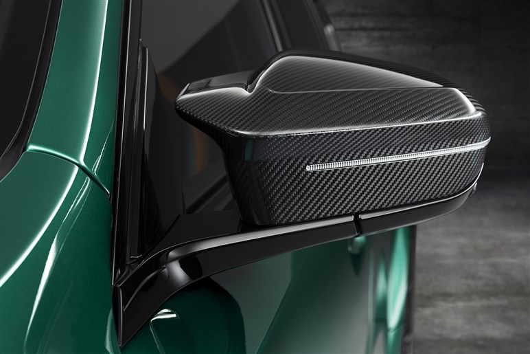 500kg重く加速はやや不利に？ BMWの超高性能セダン、新型「M5」が色々物議を醸し出す