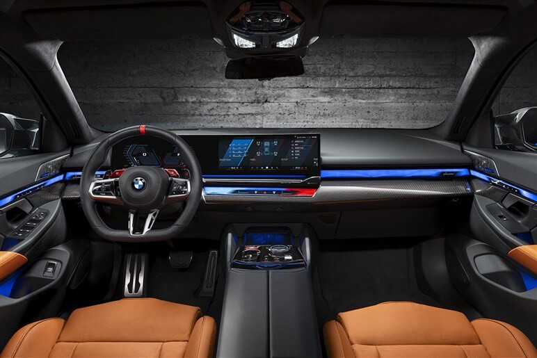 500kg重く加速はやや不利に？ BMWの超高性能セダン、新型「M5」が色々物議を醸し出す