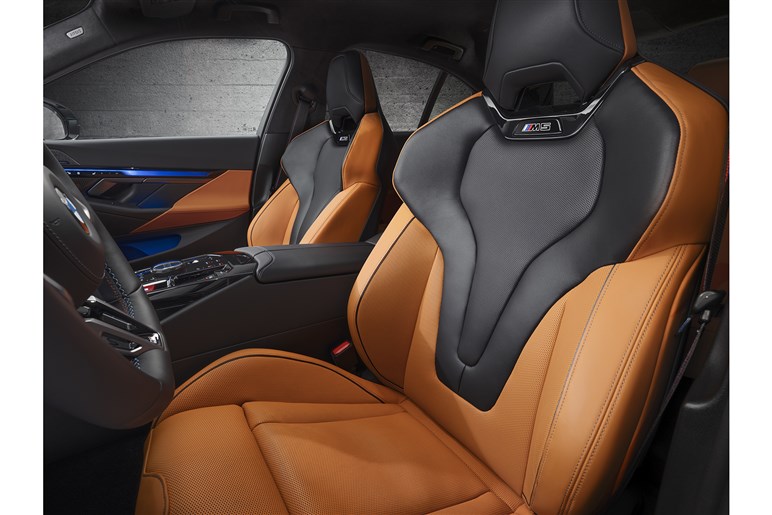500kg重く加速はやや不利に？ BMWの超高性能セダン、新型「M5」が色々物議を醸し出す