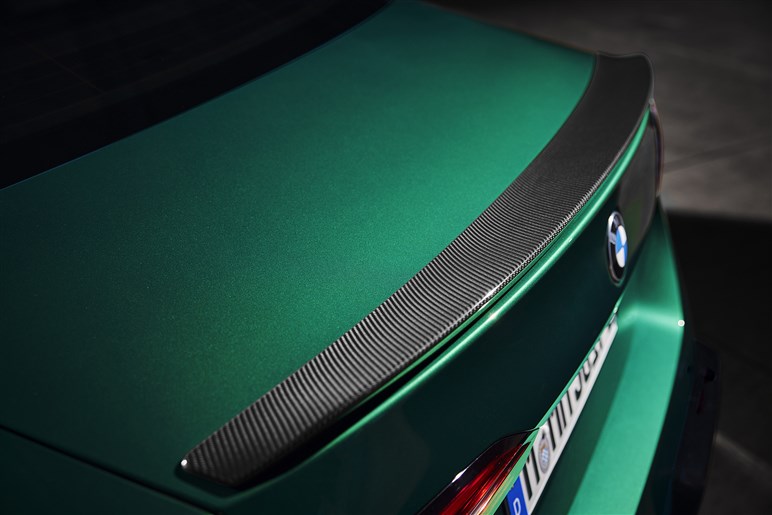 500kg重く加速はやや不利に？ BMWの超高性能セダン、新型「M5」が色々物議を醸し出す
