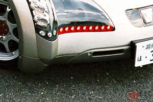 640馬力の「和製スーパーセダン」に“反響殺到”！「やっぱり日本の技術はスゴイ！」「未来感が好き」の声も！ “最高速370キロ”の超・高性能実現する「8輪駆動」の爆速マシン「エリーカ」とは！