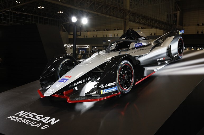 日産は海外レース活動60周年にちなみ、モータースポーツの歴史を振り返る展示に