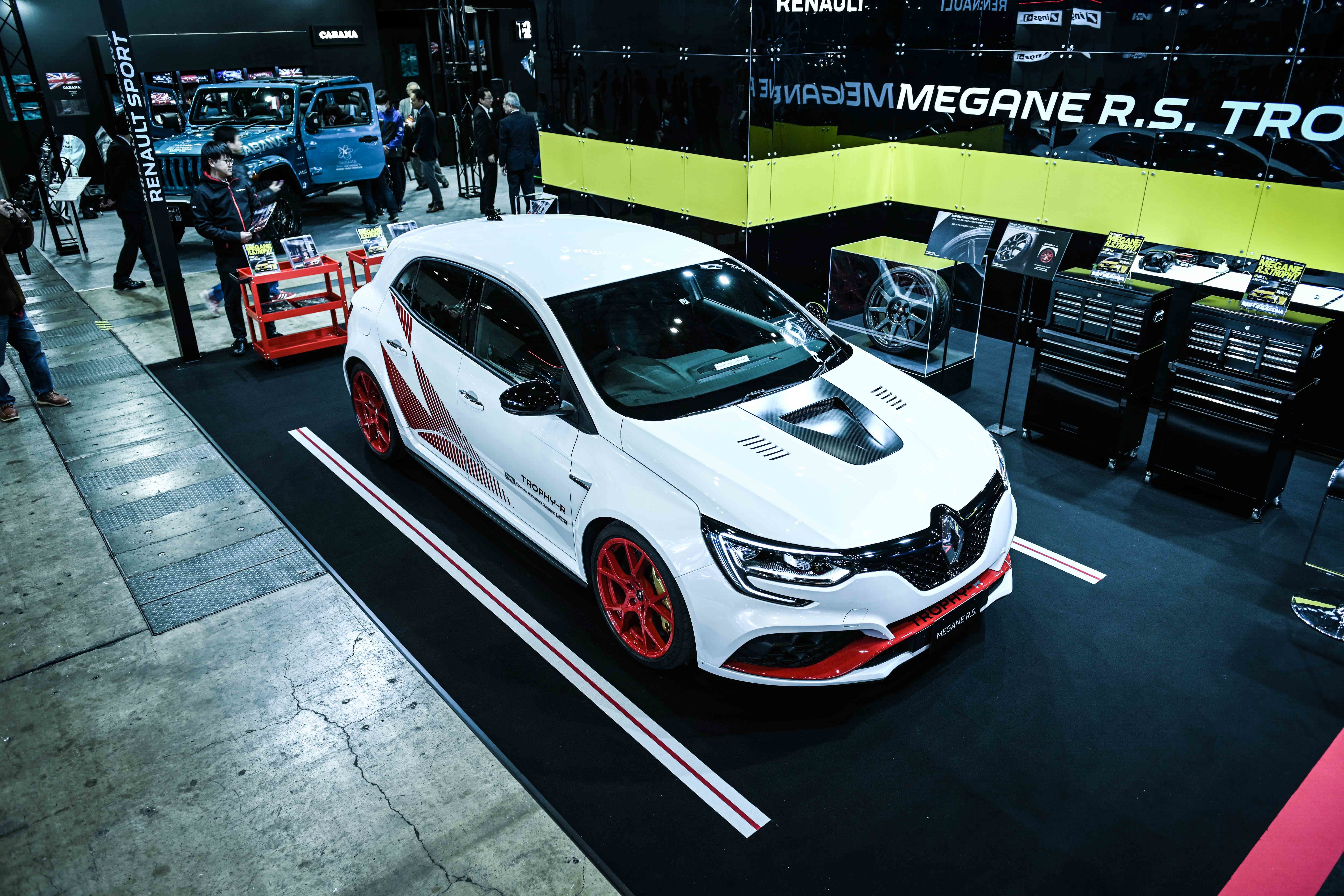 世界限定30台 949万円 過激すぎるルノー メガーヌを手に入れるのは誰 東京オートサロンリポート 第18弾 ルノー メガーヌ ルノースポール トロフィーr編 Gq Japan 自動車情報サイト 新車 中古車 Carview