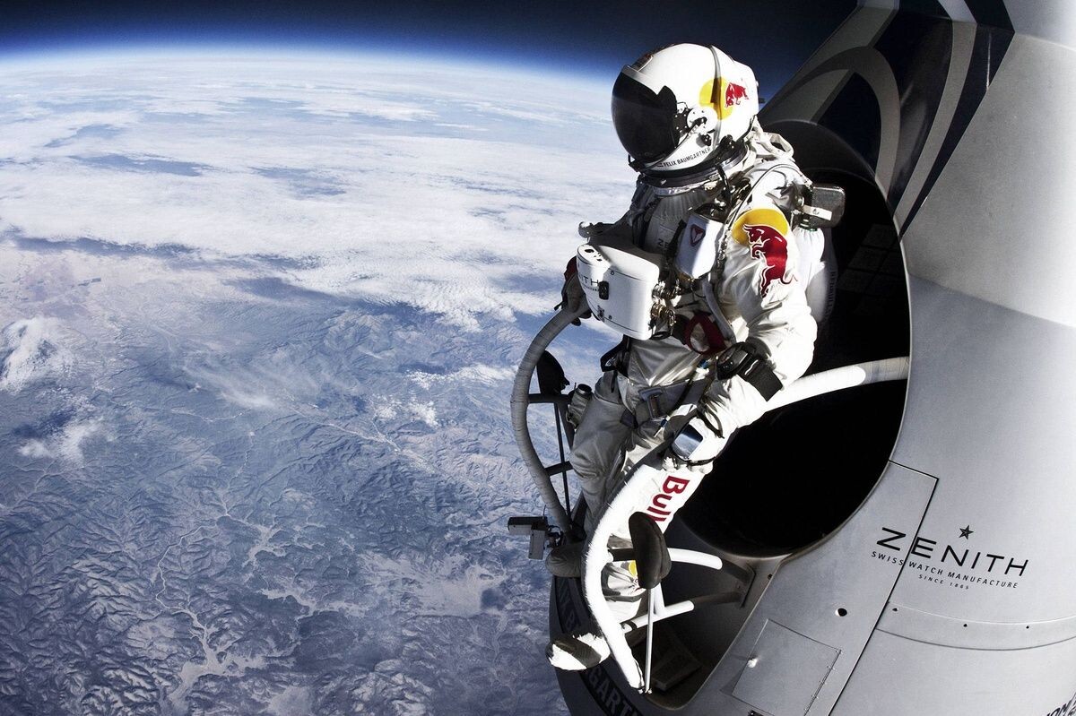 成層圏からの音速自由落下。“彗星”となった伝説のスカイダイバーが切り開いたモータースポーツの道