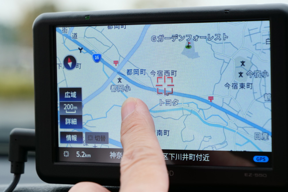 5インチを選ぶワケ】ケンウッド 5型ポータブルナビ「ココデスEZ-550