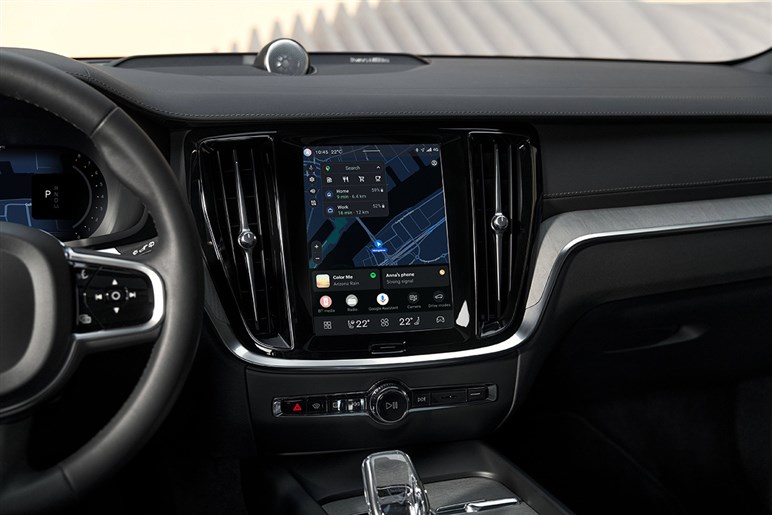 【デビュー7年目の刷新】ボルボの新しい「V60」シリーズは最新インターフェース搭載＆運転支援を強化…価格は659万円から