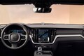 【デビュー7年目の刷新】ボルボの新しい「V60」シリーズは最新インターフェース搭載＆運転支援を強化…価格は659万円から