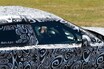 【まさかの】リアウィンドウ廃止も？ ランドローバー「ヴェラール EV」のプロトタイプを初撮影