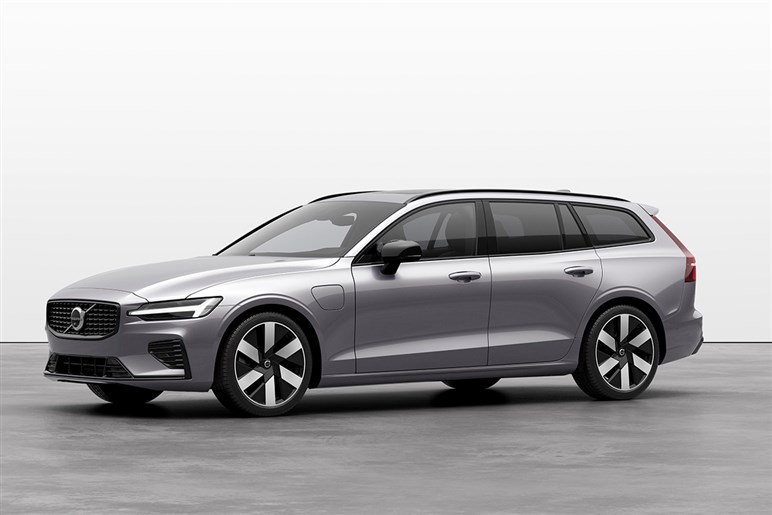 【デビュー7年目の刷新】ボルボの新しい「V60」シリーズは最新インターフェース搭載＆運転支援を強化…価格は659万円から