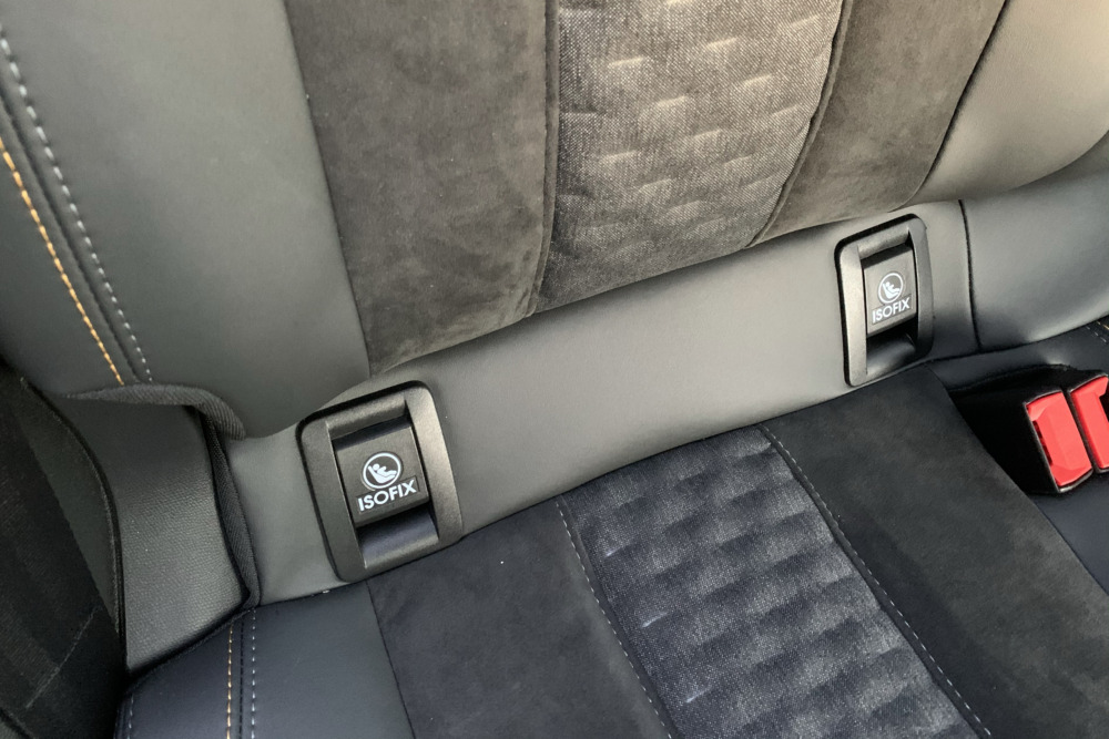 なぜ危険 違法チャイルドシート 後付け Iso Fix部品 国交省 公式に注意 あらためておさらい Autocar Japan 自動車情報サイト 新車 中古車 Carview