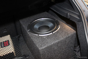 「単体サブウーファー」はタイプがいろいろ。選ぶべきはどれ？［イン・カー・リスニング学…低音強化編］