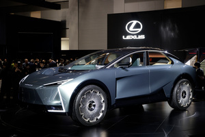 ３輪・６輪・そしてクーペ！　固定観念をぶっとばした「未来のLS」３台が自由すぎて目から鱗!!【ジャパンモビリティショー2025】