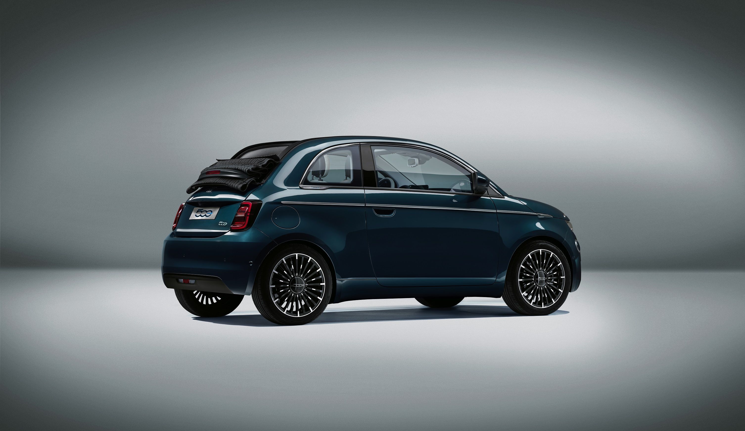 Fca ルパンの愛車 フィアット500 をev専用車にフルモデルチェンジ 日刊自動車新聞 自動車情報サイト 新車 中古車 Carview