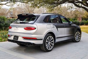 ベントレー「ベンテイガ」に新なグラデーション塗装技術を採用！ 特別な3台の売上は子ども向け慈善団体へ寄付される「ヴィクトリス ベンテイガ」とは