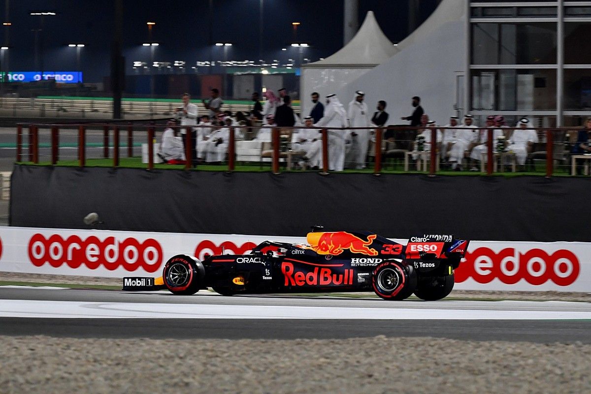 フェルスタッペンのグリッド降格に繋がったカタールGP予選の黄旗。F1レースディレクター「掲出は正しかった」
