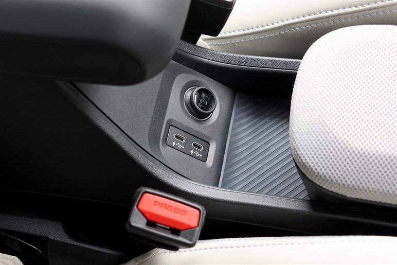 【あえて言います】新「ミニクーパー」は乗り心地が歴代最良。エンジン車も悪くないが、断然EVがおススメな理由