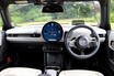 【あえて言います】新「ミニクーパー」は乗り心地が歴代最良。エンジン車も悪くないが、断然EVがおススメな理由
