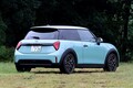 【あえて言います】新「ミニクーパー」は乗り心地が歴代最良。エンジン車も悪くないが、断然EVがおススメな理由