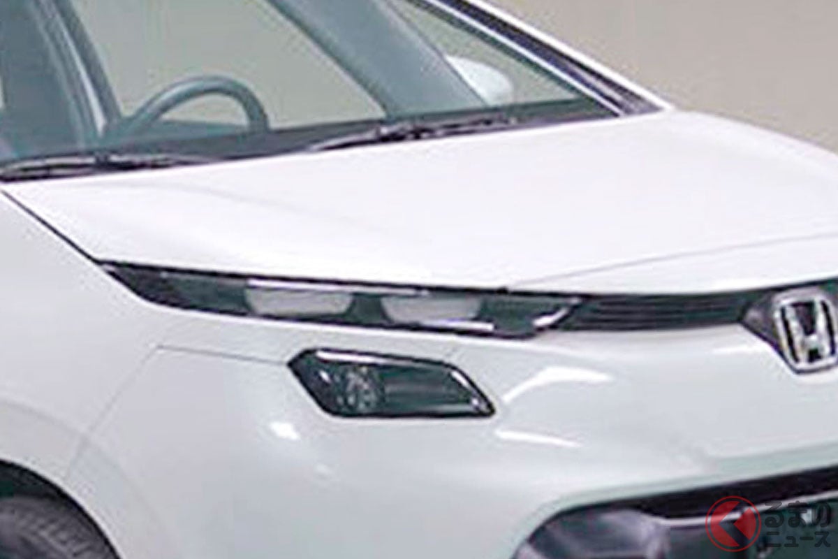 ホンダ新型「フィット」斬新すぎて“賛否両論”の反響殺到！「なんだこれは!?」「まるでEVだな…」「超カッコイイし好き！」の声も！ 大人気「コンパクトカーの王様」“新デザイン”採用でまもなく中国登場!?