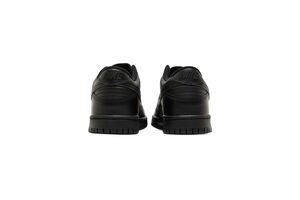 ナイキ「ダンク LOW “Triple Black”」はどんな気分にもハマるスタイリングの救世主！──GQ新着スニーカー