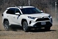 トヨタRAV4だけがなぜバカ売れ？　ライバルのスバル・フォレスターやホンダCR-Vに足りないものとは