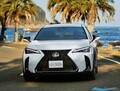 レクサス『UX300h』一部改良、64色イルミネーションで室内を彩る…490万3000円から