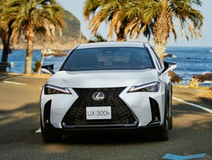 レクサス『UX300h』一部改良、64色イルミネーションで室内を彩る…490万3000円から