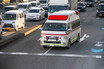 赤色灯はついてるけど急いでない感じで……道を譲るべき？　赤色灯のみでサイレンを鳴らしていない消防車や救急車はどういう状態なのか