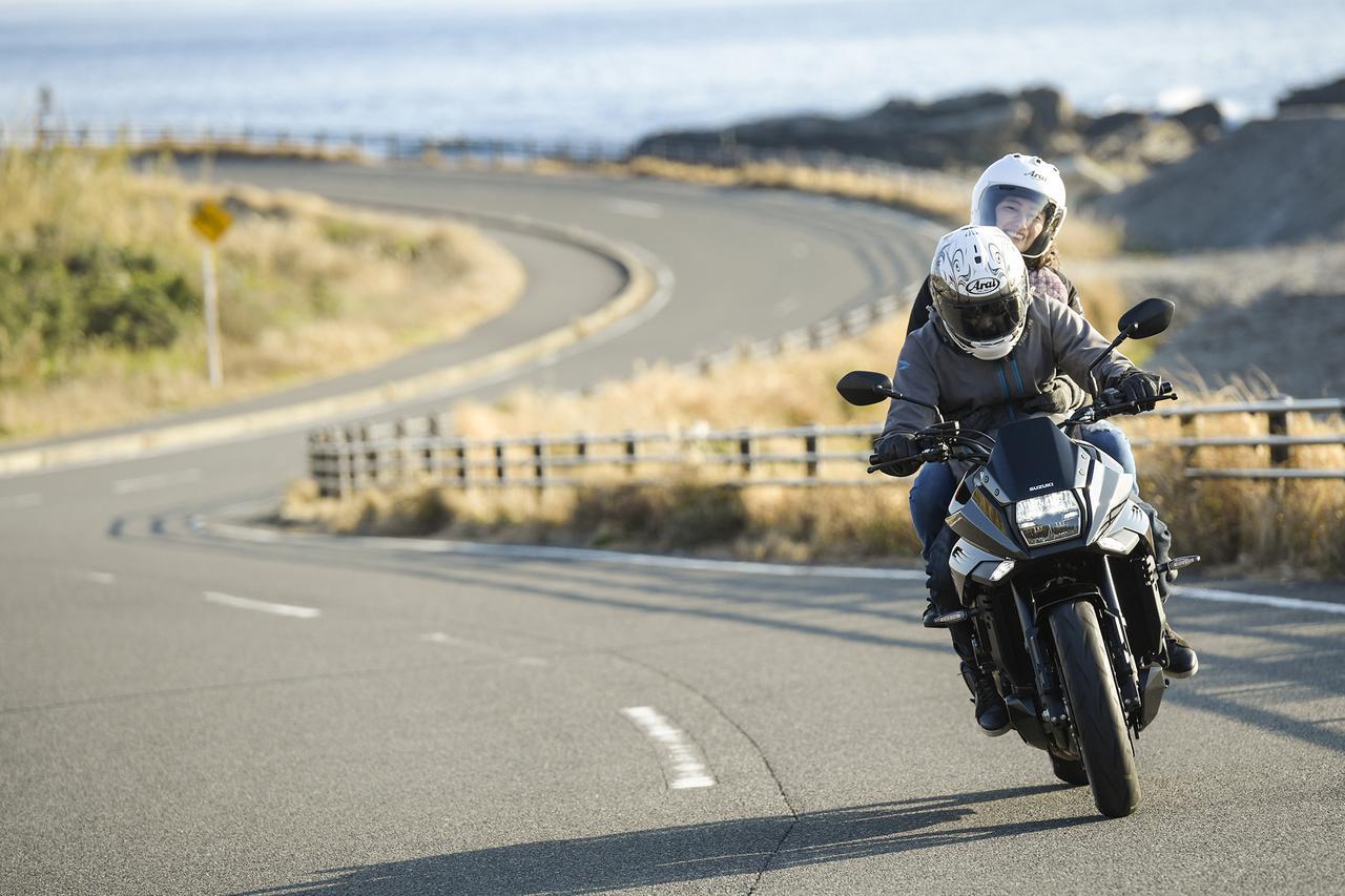 女子の本音に衝撃 大型バイクでタンデムするなら ある意味スズキ カタナ が最もおすすめかもしれません Suzuki Katana タンデムインプレ 後編 Webオートバイ 自動車情報サイト 新車 中古車 Carview