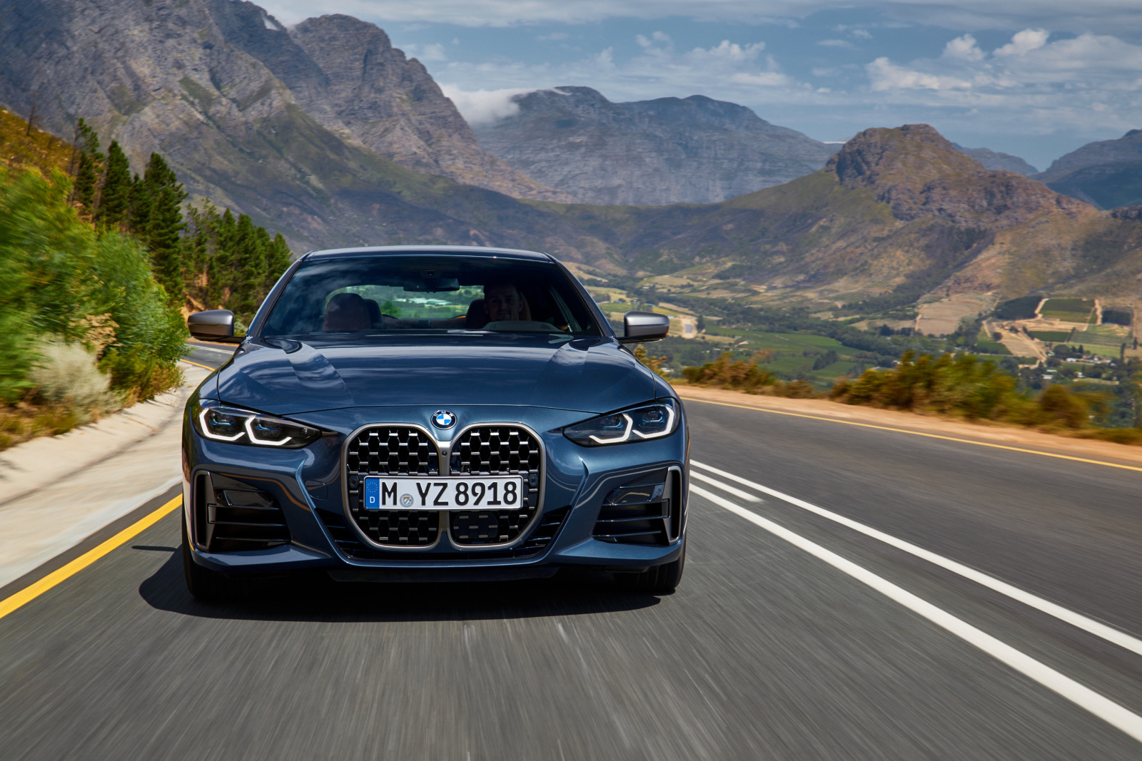 Bmwの新型4シリーズが日本販売をスタート ダイナミックなスポ ツクーペは2種類のエンジンを搭載 Genroq Web 自動車情報サイト 新車 中古車 Carview