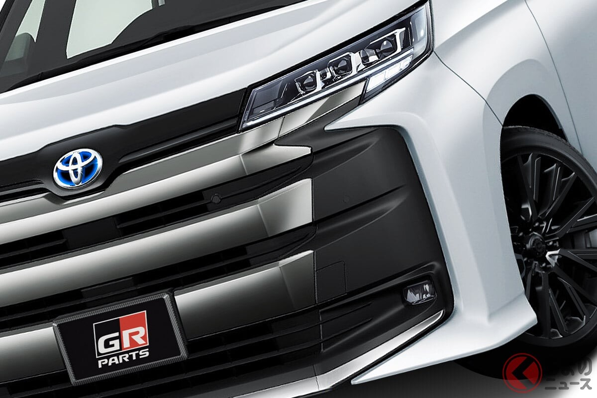 トヨタ「新ノア」登場！ スポーティな黒ホイール×走りを高めるドアバイザーがスゴい！ 「GR仕様」のアグレッシブすぎる“ミニバンカスタム”とは！