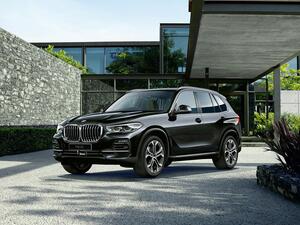 人気の３列シートを標準装備！　7月までの限定生産となるBMW X5