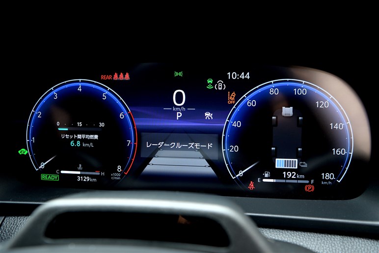 新型「クラウンエステート」は高い実用性とGT性能が好印象。ワゴン×SUVの融合で得た意外な特徴とは？