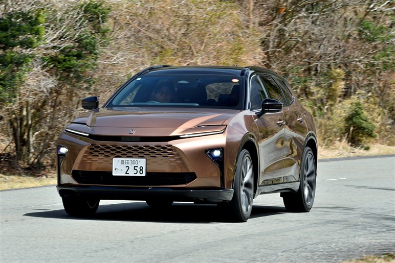 新型「クラウンエステート」は高い実用性とGT性能が好印象。ワゴン×SUVの融合で得た意外な特徴とは？
