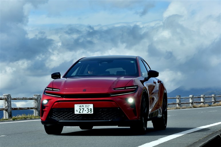 新型「クラウンエステート」は高い実用性とGT性能が好印象。ワゴン×SUVの融合で得た意外な特徴とは？