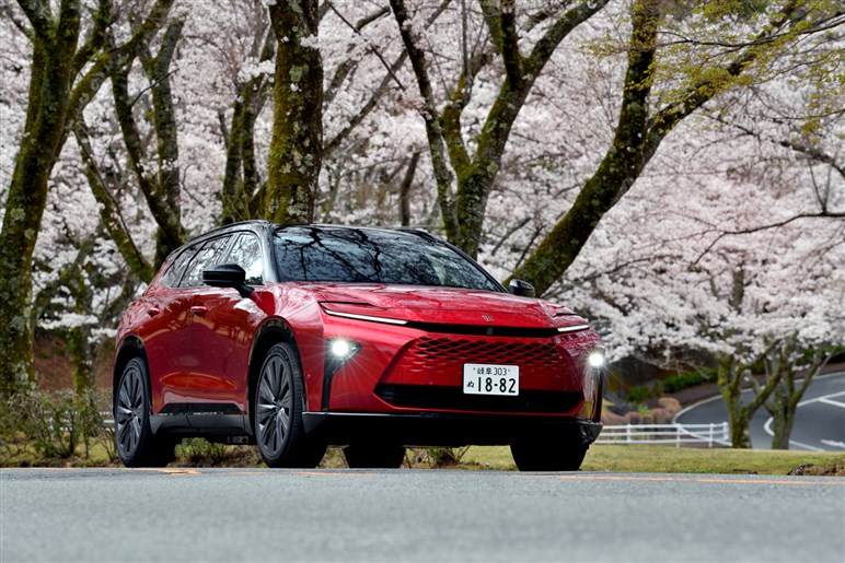 新型「クラウンエステート」は高い実用性とGT性能が好印象。ワゴン×SUVの融合で得た意外な特徴とは？
