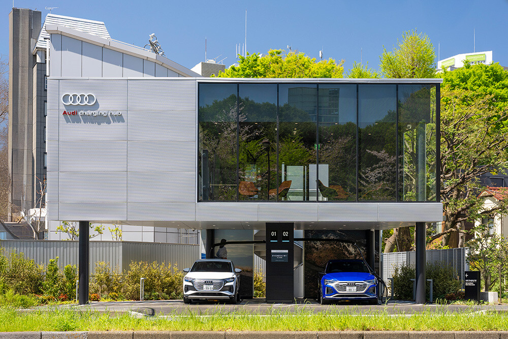 アウディが国内2拠点目となるラウンジ併設型のEV充電施設「Audi charging hub芝公園」をオープン